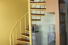 24_Tee-Kaffee&Wendeltreppe-zum-Buddha-Room