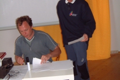 2_Dozenten-bei-der-Diskussion