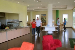 36_Essensausgabe_Loungbereich