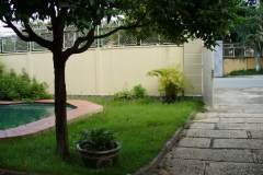 26_Einfahrt_Garten+Pool_vorher