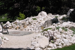 Yin-Platz mit Mandorla-Pflasterung