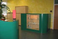 12_Eingangsbereich+Vitrine